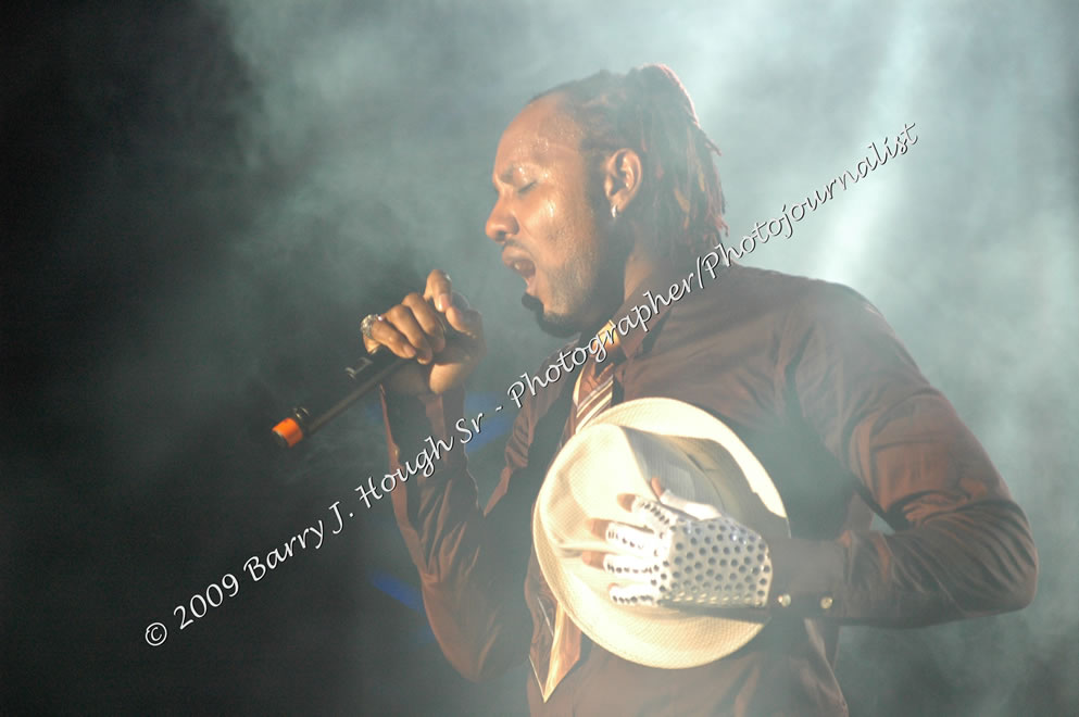 Da'ville @ Reggae Sumfest 2009 - International Night 2 - Reggae Sumfest 2009,Catherine Hall, Montego Bay, St. James, Jamaica W.I. - Saturaday, July 25, 2009 - Reggae Sumfest 2009, July 19 - 25, 2009 - Photographs by Net2Market.com - Barry J. Hough Sr. Photojournalist/Photograper - Photographs taken with a Nikon D70, D100, or D300 - Negril Travel Guide, Negril Jamaica WI - http://www.negriltravelguide.com - info@negriltravelguide.com...!